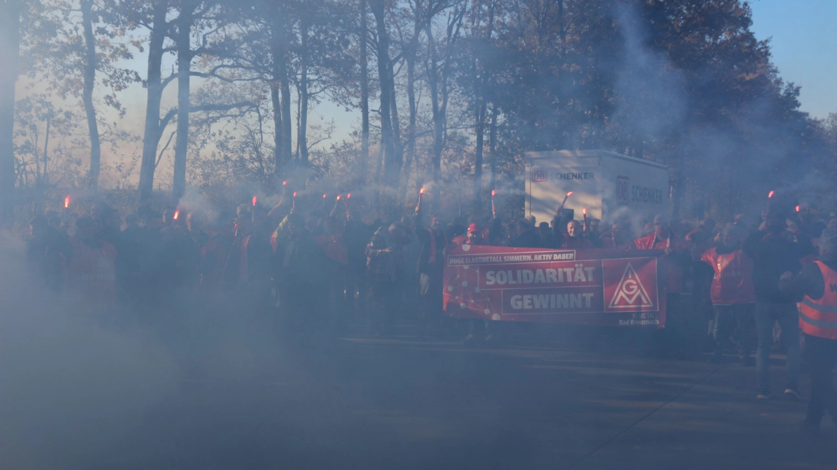 Tarifrunde Metall- und Elektroindustrie - Warnstreikwelle rollt!