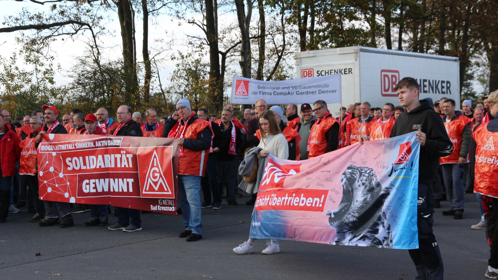 Tarifrunde Metall- und Elektroindustrie - Warnstreikwelle rollt!