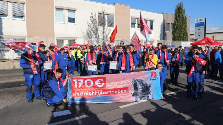 Tarifrunde Metall- und Elektroindustrie - Warnstreikwelle rollt!
