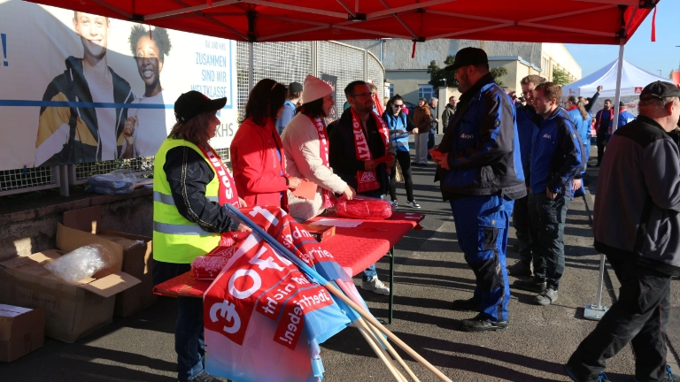 Tarifrunde Metall- und Elektroindustrie - Warnstreikwelle rollt!