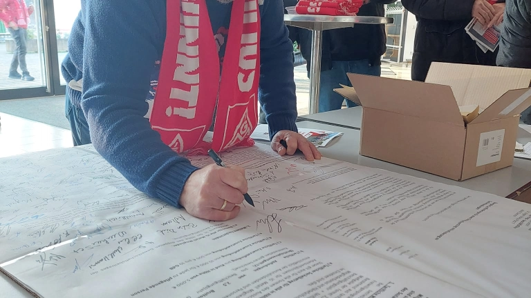IG Metall Mitglieder fordern Sozialtarifvertrag